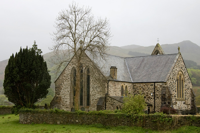 beddgelert-01.jpg - Op het eindpunt (Beddgelert) hebben we even tijd om uit te stappen en rond te kijken